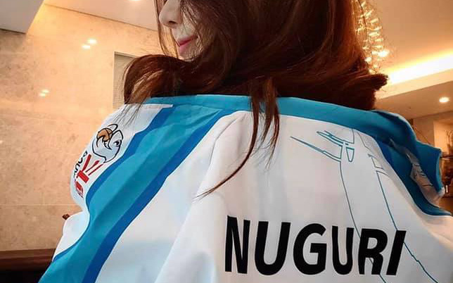 Nuguri được nữ diễn viên Hàn Quốc nóng bỏng diện áo đấu, chúc may mắn trước trận đấu quan trọng tại CKTG 2020