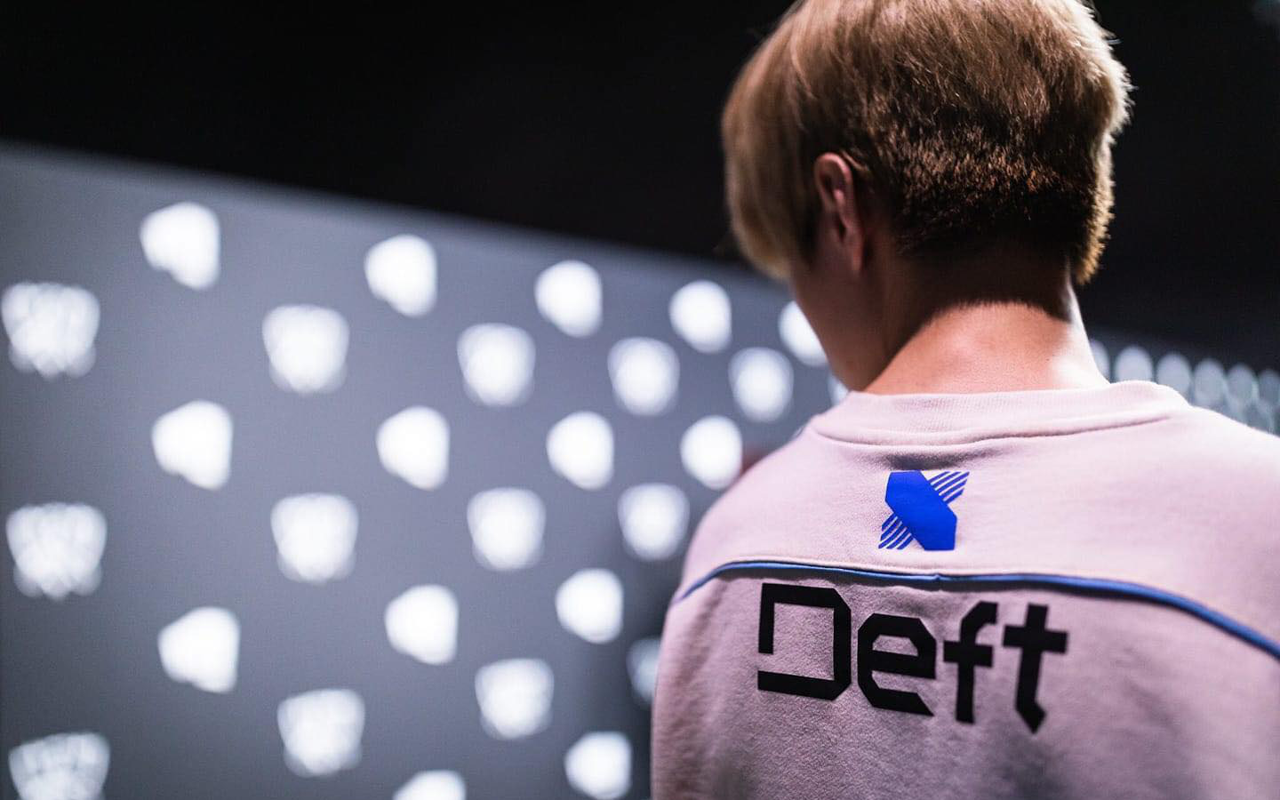 Deft rơi nước mắt sau thất bại trước DAMWON Gaming:  "Đây là một năm mà tôi vô cùng thất vọng về bản thân mình"