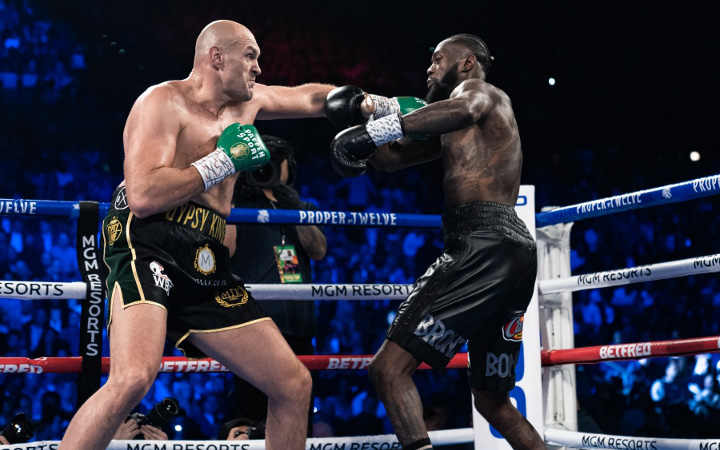 Trận "siêu kinh điển" giữa Fury vs Wilder lần thứ 3 bị hoãn, chưa hẹn ngày trở lại