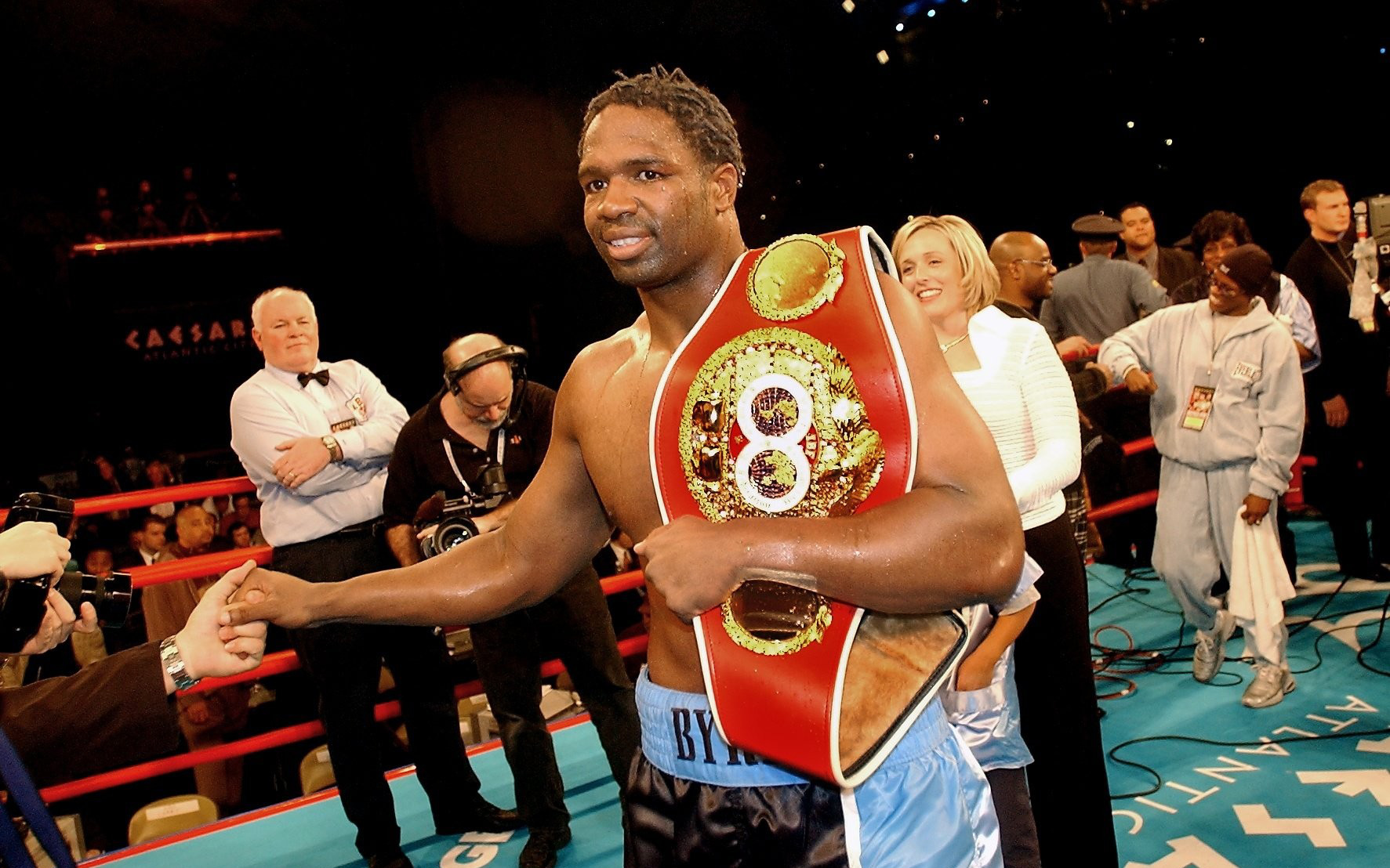 Người chơi võ: Cựu vô địch Boxing hạng nặng và câu chuyện ăn bậy chỉ để tăng cân của "thánh né đòn"