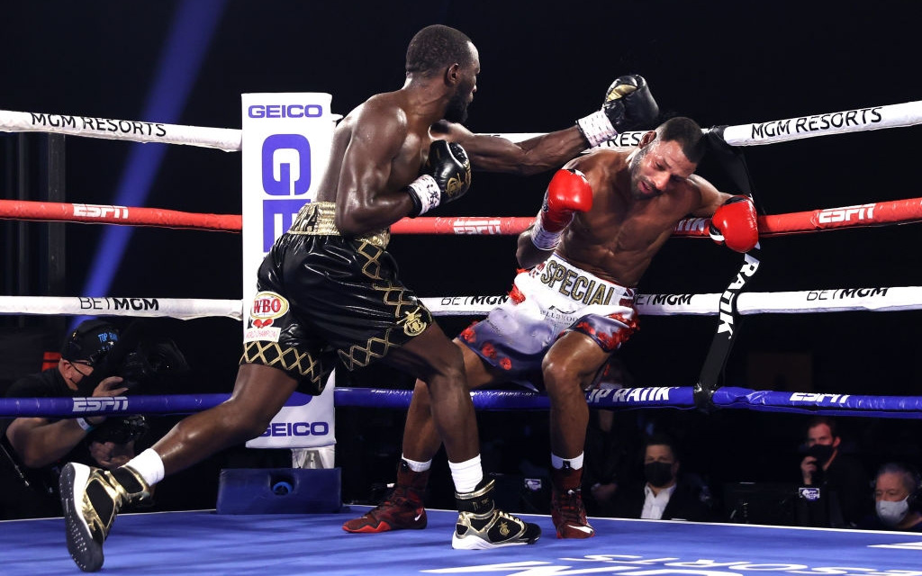 Tay đấm số 1 thế giới Terence Crawford hạ đo ván Kell Brook ở hiệp 4, giữ vững chiếc đai WBO thế giới