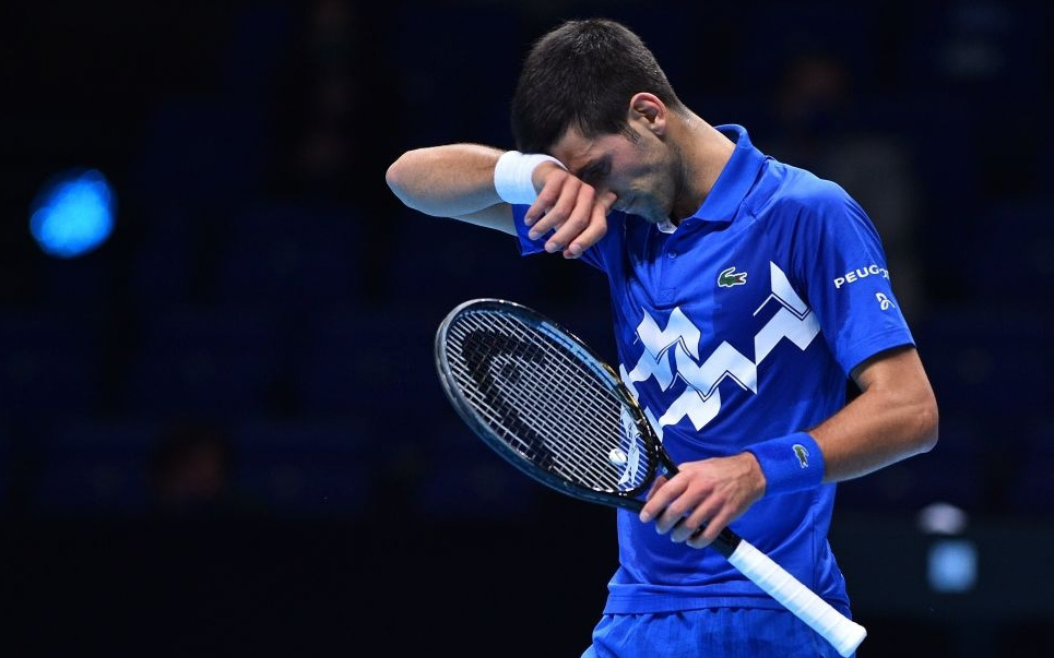 Djokovic bị đẩy vào trận chiến "một mất một còn" ở ATP Finals sau thất bại bất ngờ