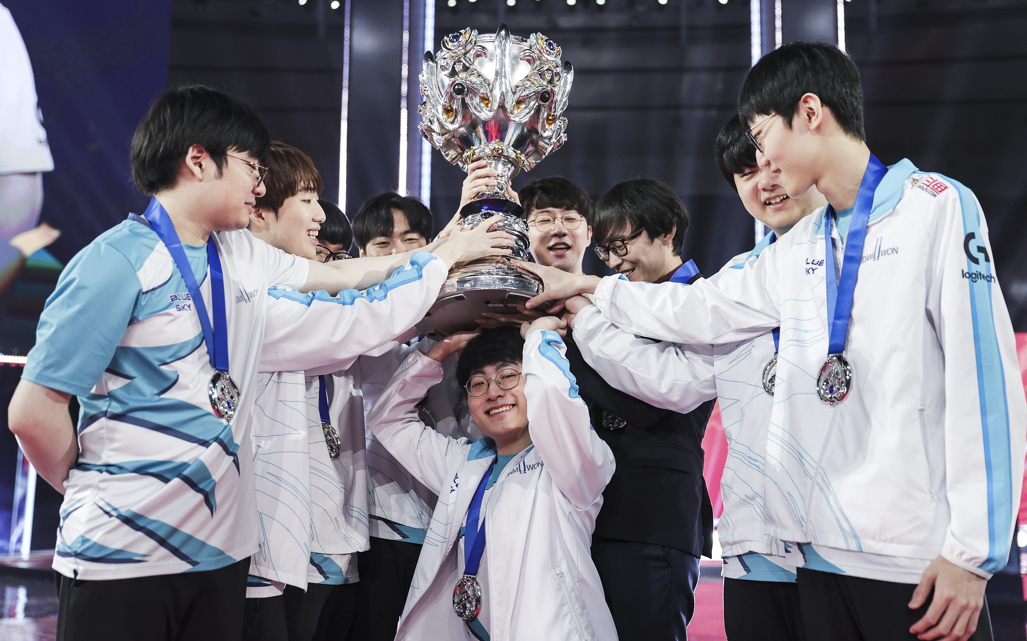 Người Hàn nổi giận vì DAMWON vô địch CKTG 2020 trong một "SVĐ trống rỗng"