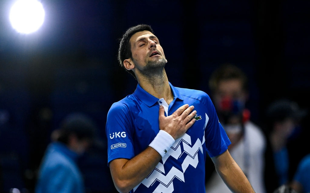 Djokovic thắng trận "sinh tử", lần thứ 9 vào bán kết ATP Finals