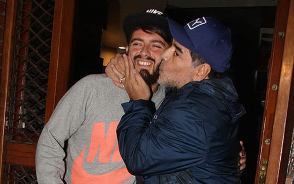 Con trai Maradona nổi giận, dọa dẫm 2 phóng viên vì phát ngôn thiếu suy nghĩ về cha mình