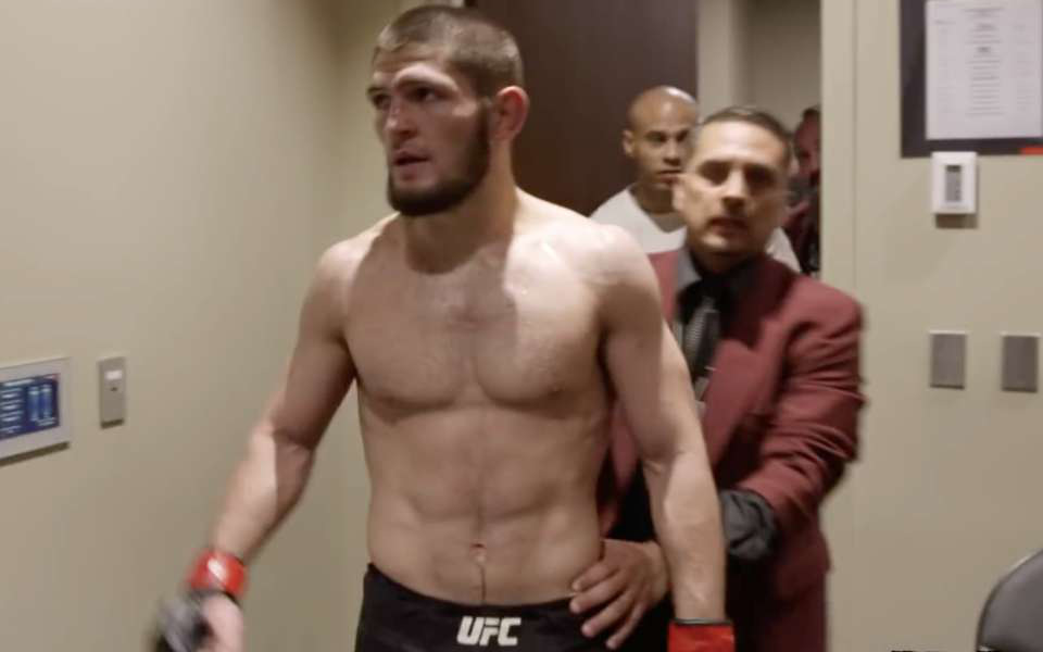 Lộ đoạn video ghi lại phản ứng của Khabib trong phòng thay đồ sau khi hạ McGregor: Tôi biết hắn ta sẽ không lết được qua hiệp 5