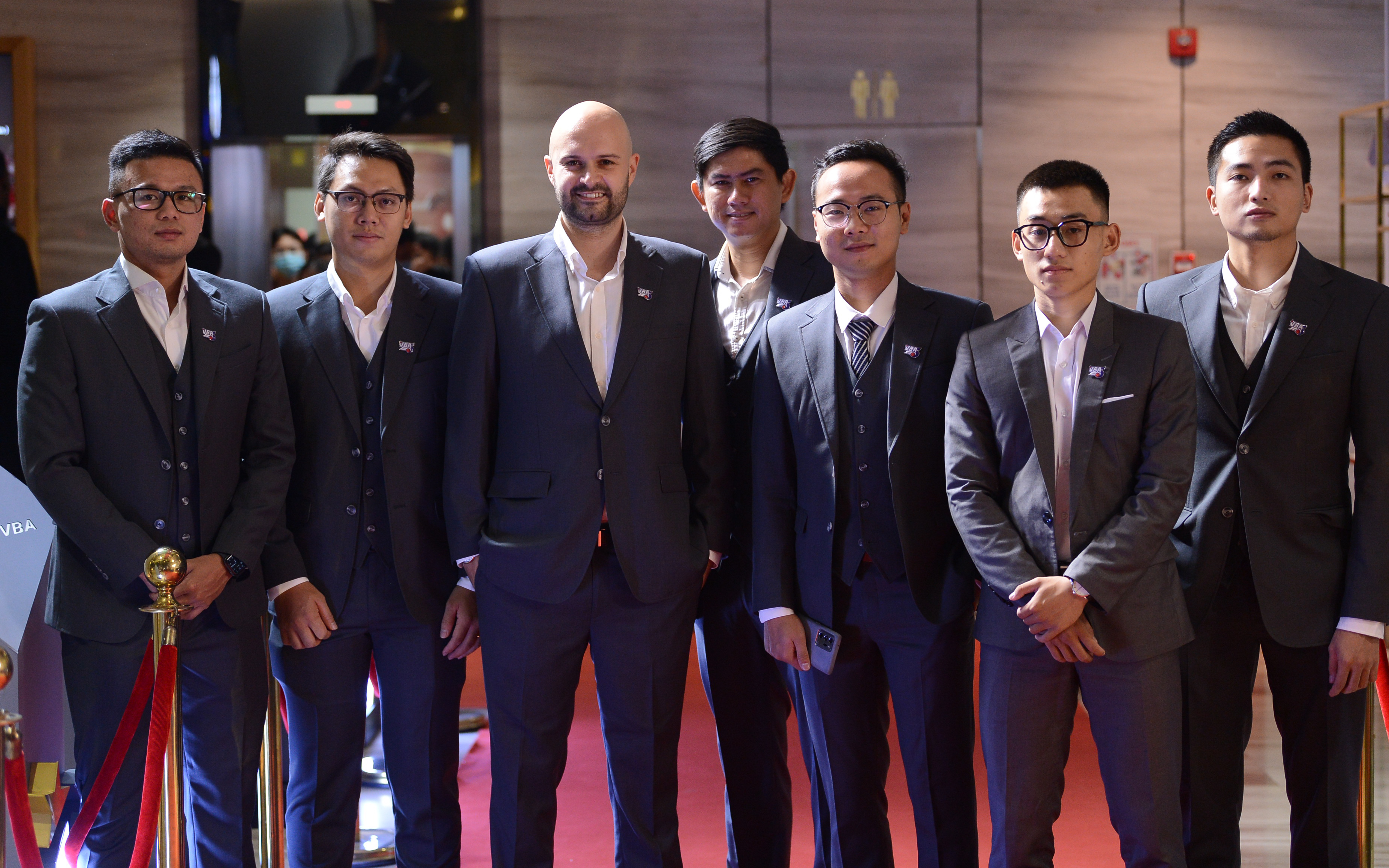 Ngắm dàn soái ca VBA lên đồ lịch lãm tại VBA Awards 2020: Thang Long Warriors diện vest đội khiến fan trầm trồ