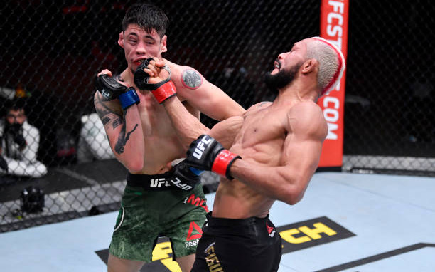 Deiveson Figueiredo giữ đai vô địch UFC sau trận hòa siêu kịch tính trước Brandon Moreno