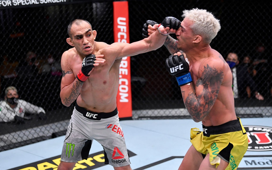 Tony Ferguson lần đầu lên tiếng sau thất bại toàn diện trước Charles Oliveira