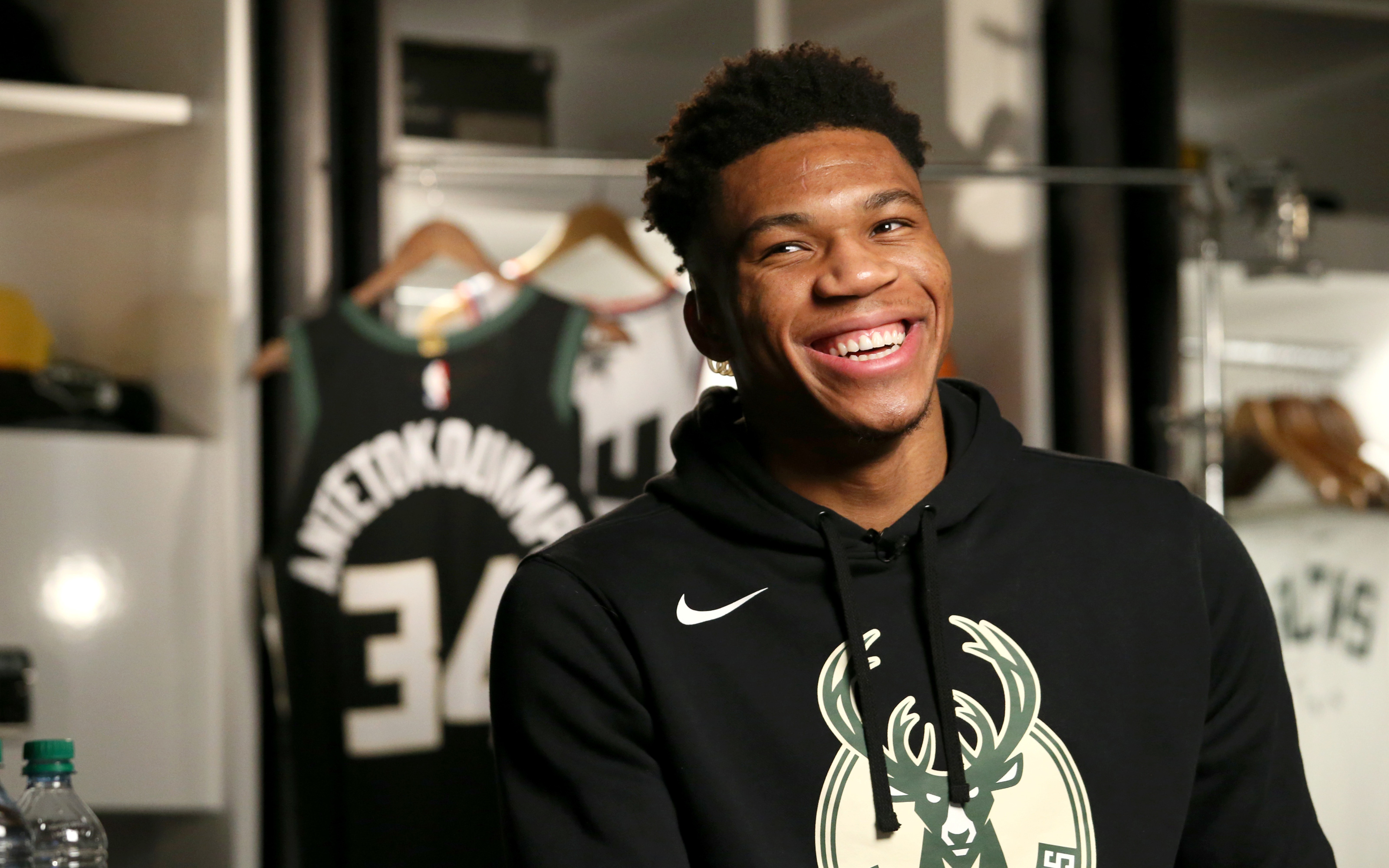 Giannis Antetokounmpo gia nhập CLB hợp đồng siêu tối đa, nơi chỉ từng có một người giành nhẫn