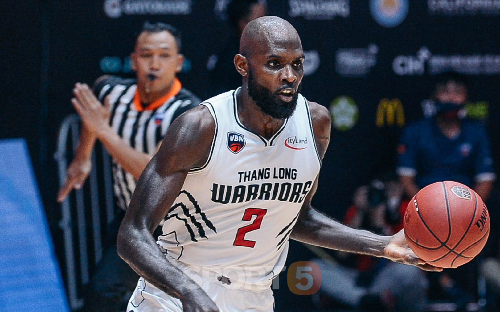 Phụ thuộc Robert Crawford, Thang Long Warriors nhận trái đắng tại game 1 VBA Finals 2020