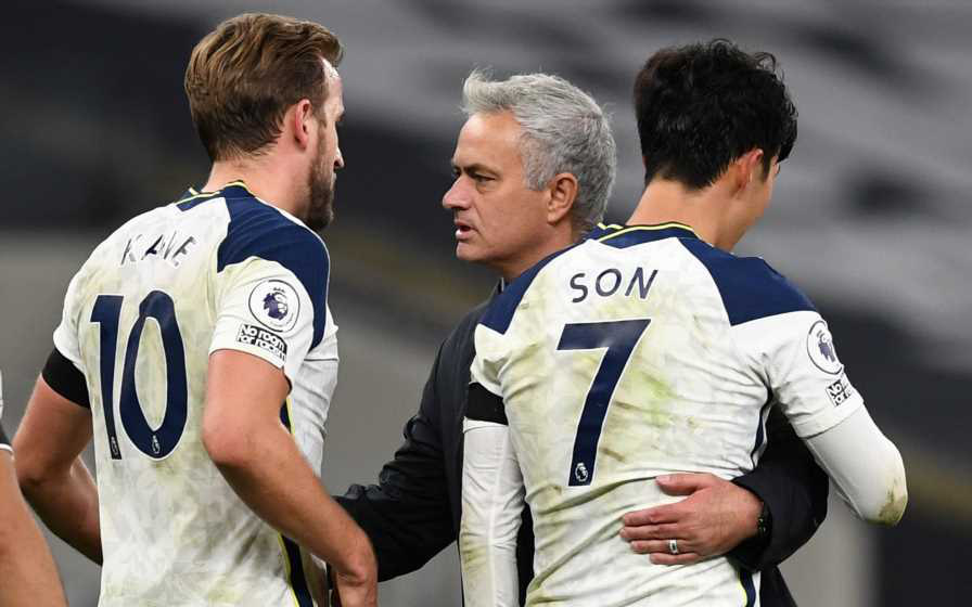 Mourinho tố học trò không coi trọng đấu trường Europa League