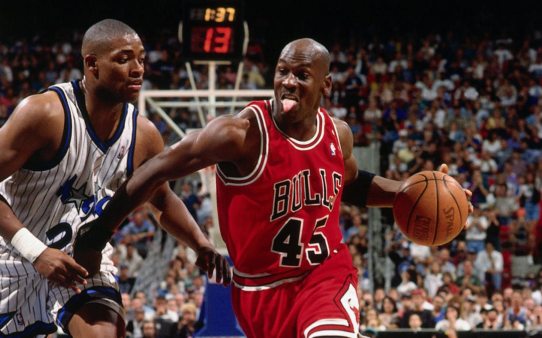 Lý giải cho số áo 45 mà Michael Jordan đã mặc khi quay trở lại với NBA vào năm 1995