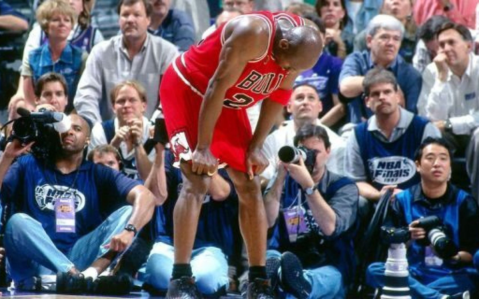 Sự thật về trận đấu để đời "Flu Game" của Michael Jordan