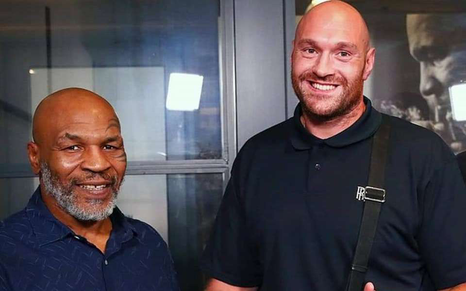 Tyson Fury: Tôi nhận được lời mời thượng đài với Mike Tyson và đã quyết định đồng ý