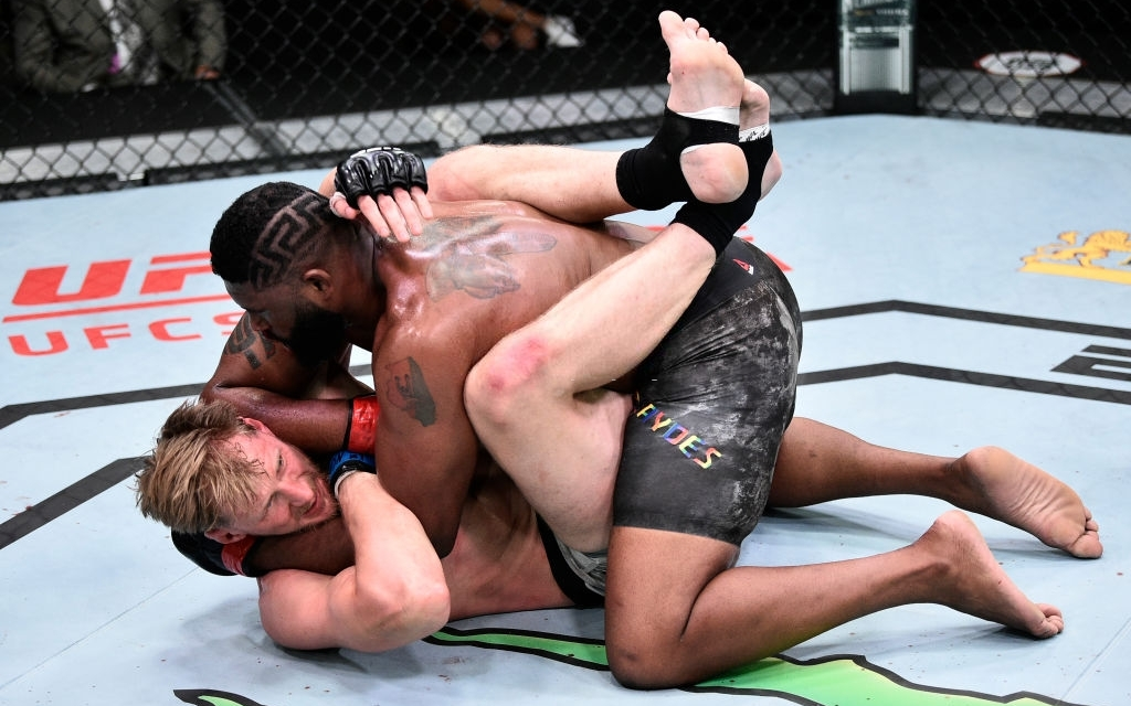 Mệt "đứt hơi" mới đánh bại được Alexander Volkov, Curtis Blaydes bị Chủ tịch Dana White chê "ngu ngốc"