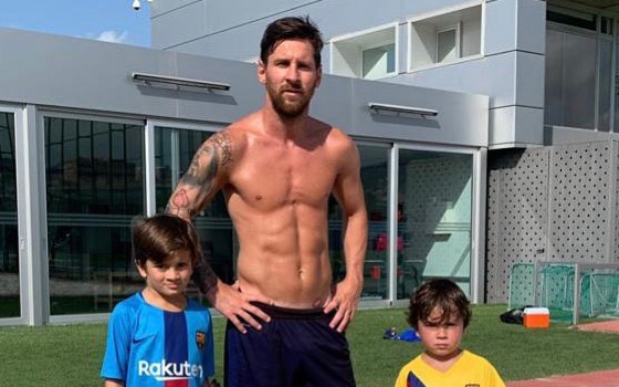 Phong cách luyện tập của Messi chỉ ra sự thật: Không phải lúc nào hùng hục như Ronaldo cũng là sự lựa chọn tối ưu