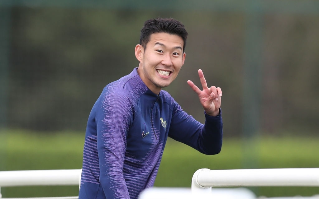 Son Heung-min và đồng đội "tập trận giả" trước màn thư hùng với Man Utd