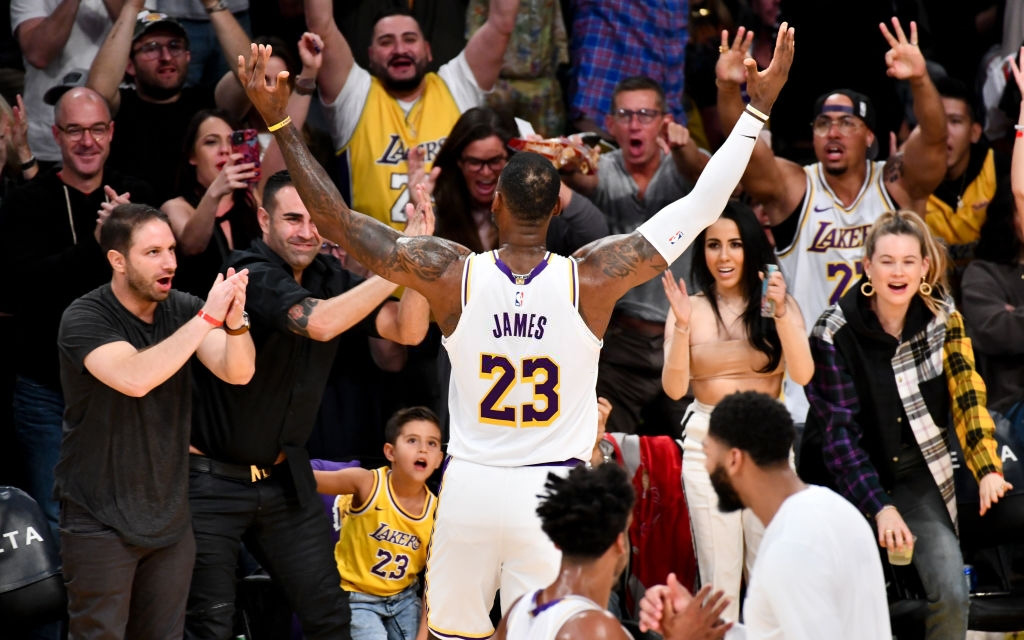 NBA có thể sử dụng tiếng cổ vũ giả lập từ trò chơi "NBA 2K" nhằm tạo cảm hứng thi đấu cho cầu thủ