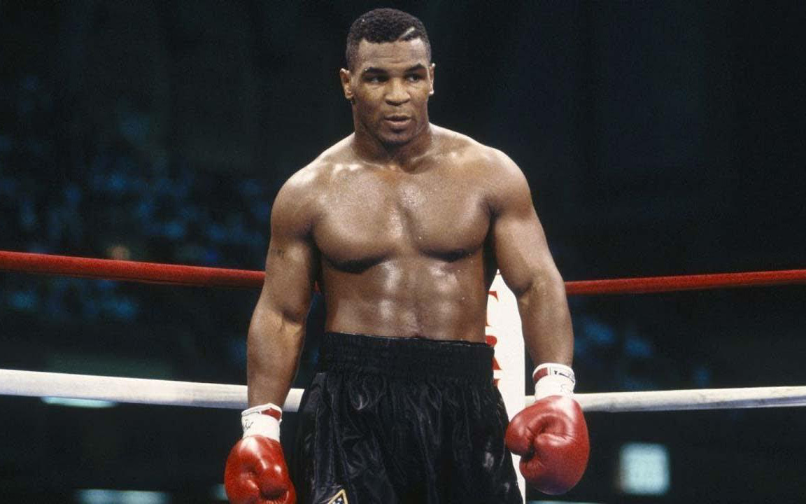 Mike Tyson thừa nhận luôn khóc trước mỗi trận đấu thời đỉnh cao vì sắp "biến thành một kẻ tồi tệ"