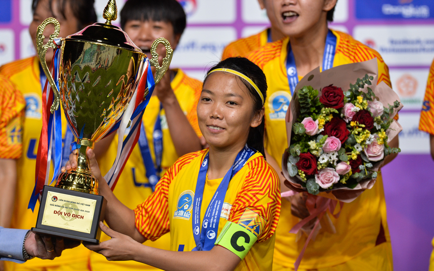 Huỳnh Như ghi dấu giày trong 2 bàn thắng trước Than KSVN, TP.HCM lần đầu đăng quang Cúp quốc gia nữ 2020