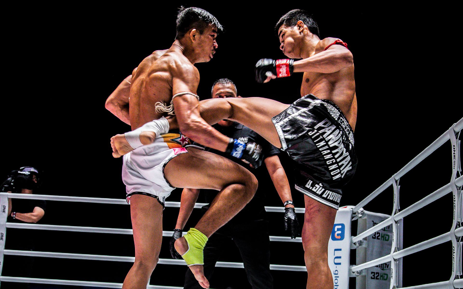 Superlek Kiatmoo9 phục thù thành công đối thủ đầy duyên nợ Panpayak Jitmuangnon trong ngày ONE Championship chính thức trở lại