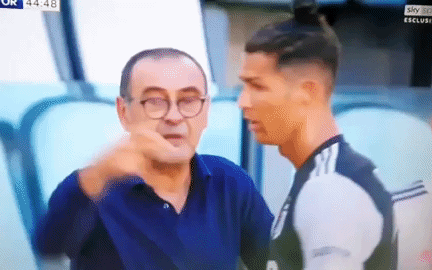 Ronaldo tỏ thái độ chán nản ra mặt sau khi nghe chỉ đạo từ HLV trưởng