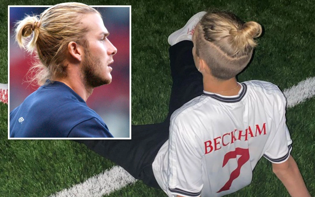 Cậu hai nhà Beckham gây chú ý với màn cosplay hình ảnh cha, nhìn kiểu tóc của anh chàng có fan còn phát khóc vì xúc động