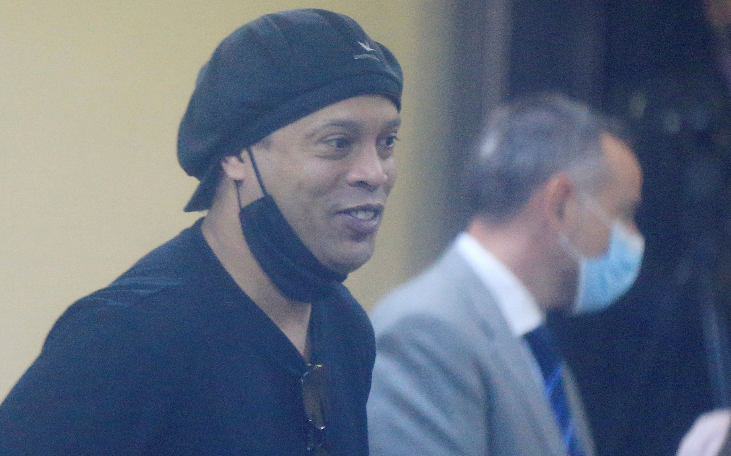 Ronaldinho chính thức được trả tự do sau 5 tháng chịu ngồi tù và quản thúc tại Paraguay