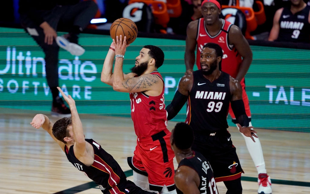 Fred VanVleet ném “cháy rổ” Miami Heat, Toronto Raptors củng cố vị trí thứ 2 miền Đông