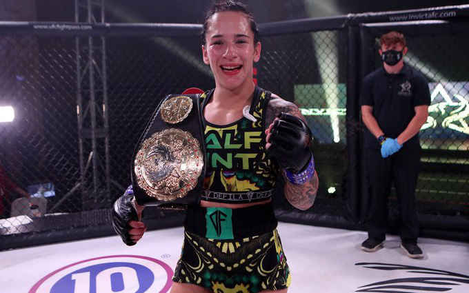 Alesha Zappitella trở thành nhà vô địch MMA thế giới mới sau khi đánh bại đối thủ bằng đòn khóa hiếm gặp