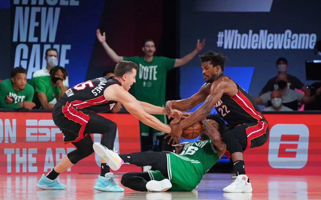 Không mắc sai lầm tại Game 3, Boston Celtics đưa Miami Heat trở lại mặt đất