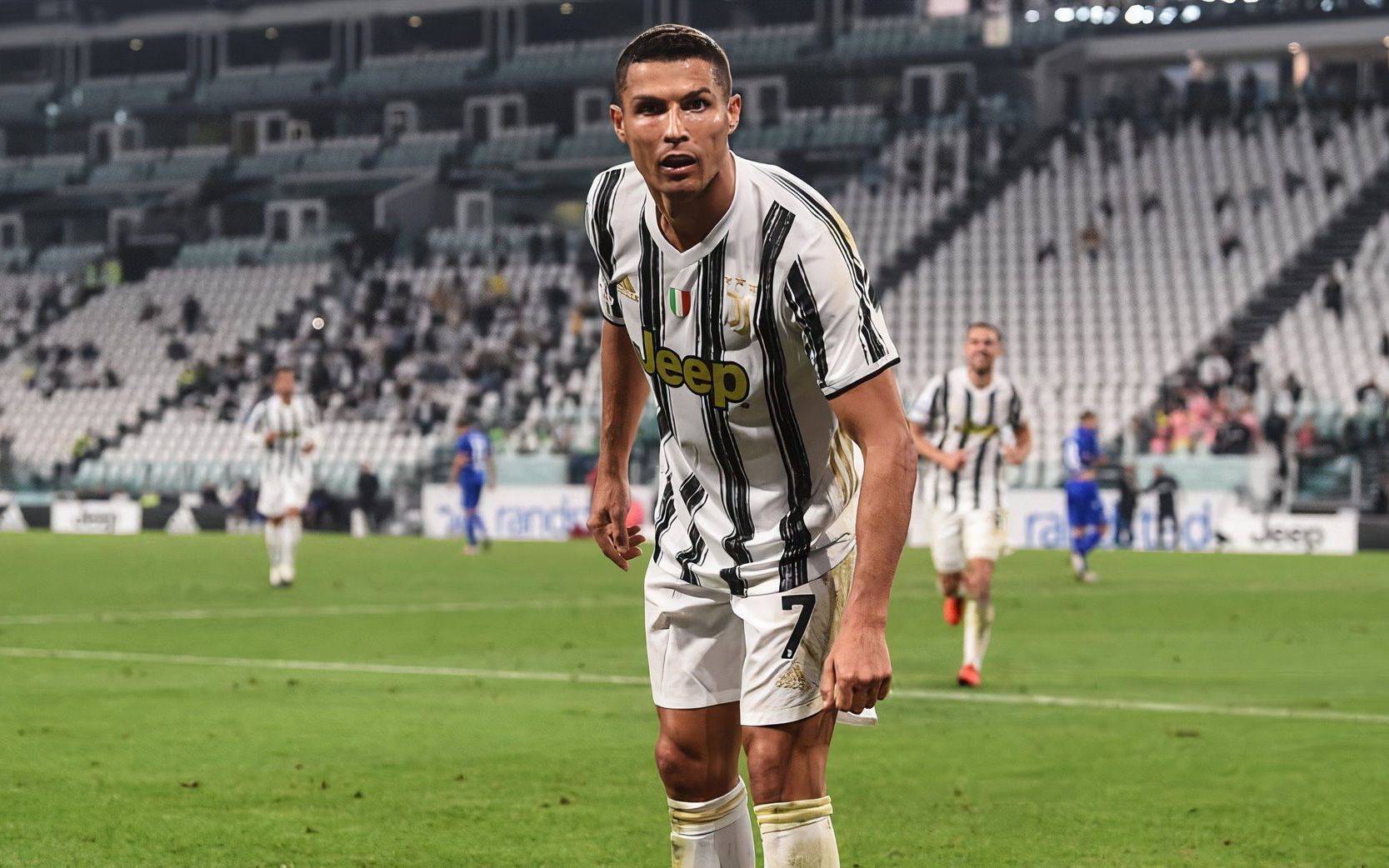 Ronaldo ăn mừng chất lừ sau khi giúp Juventus mở màn hoàn hảo mùa giải mới