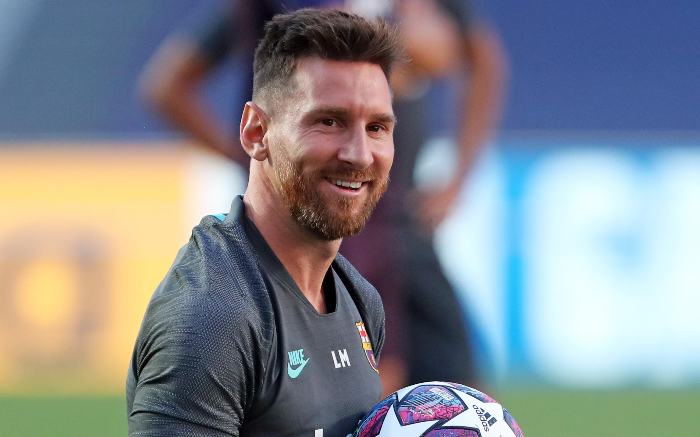 Hai lần Messi khiến cả thế giới đảo điên vì "nước đi này mình đi nhầm, cho mình đi lại nha"