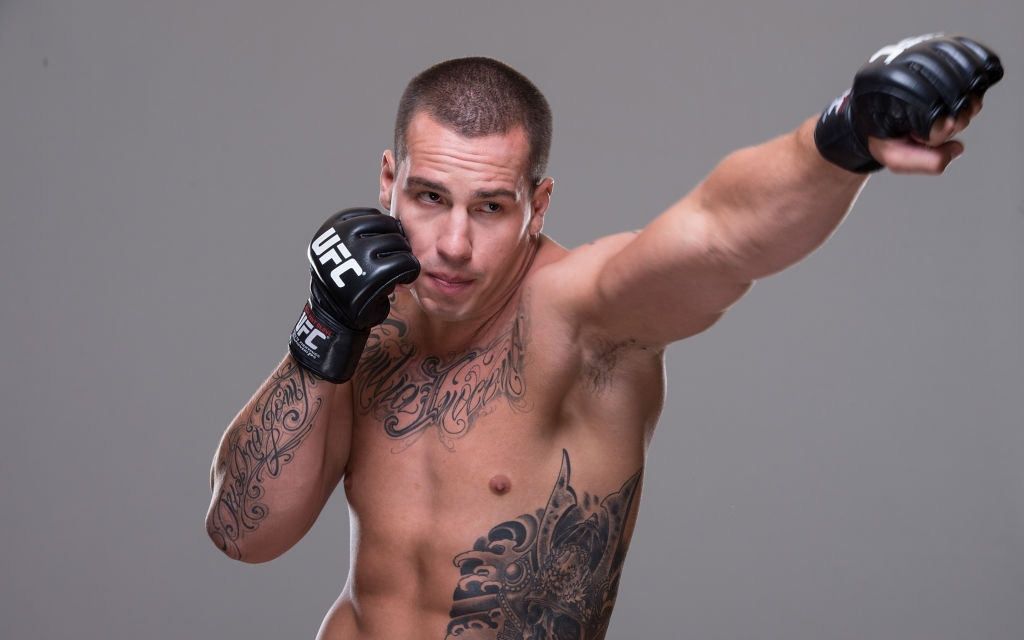 Cựu võ sĩ UFC giành đai vô địch thế giới sau khi có "một đấm ăn ngay" tại giải MMA đặc biệt ở Brazil