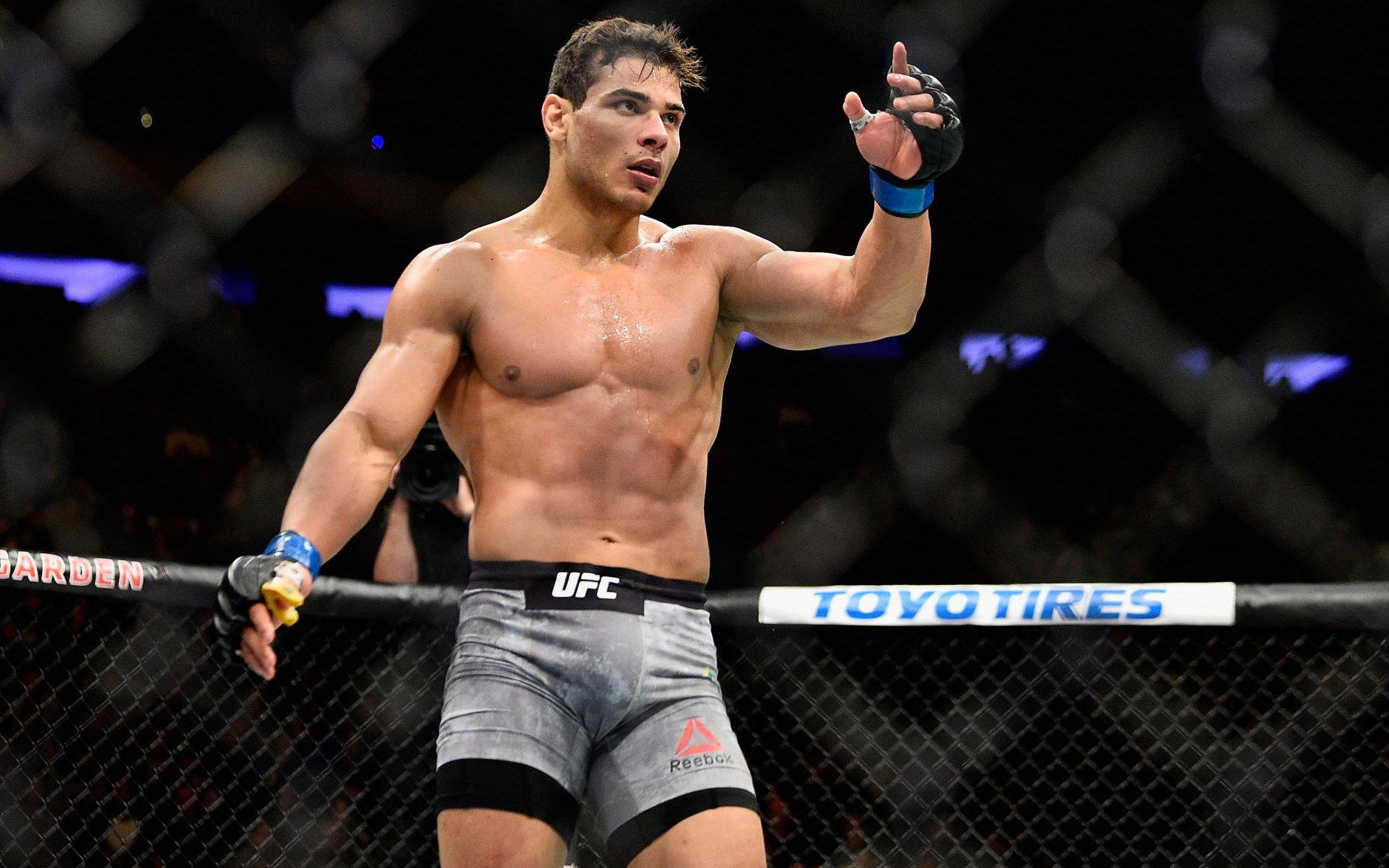 Sau khi Israel Adesanya lên hạng, phía Paulo Costa lập tức đòi tranh đai tạm thời cùng Robert Whittaker