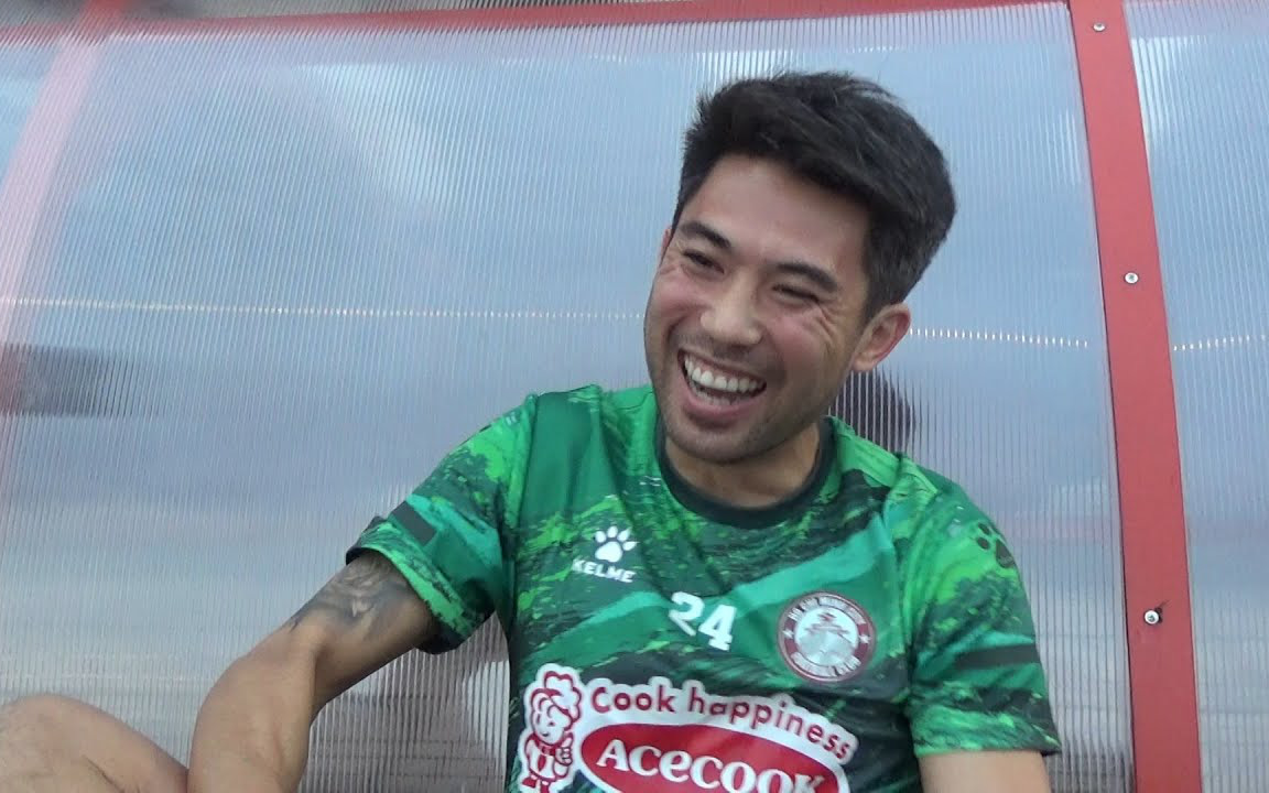 Lee Nguyễn, Văn Hậu thích thú với video cựu sao Manchester United học tiếng Việt từ... 3 năm trước 