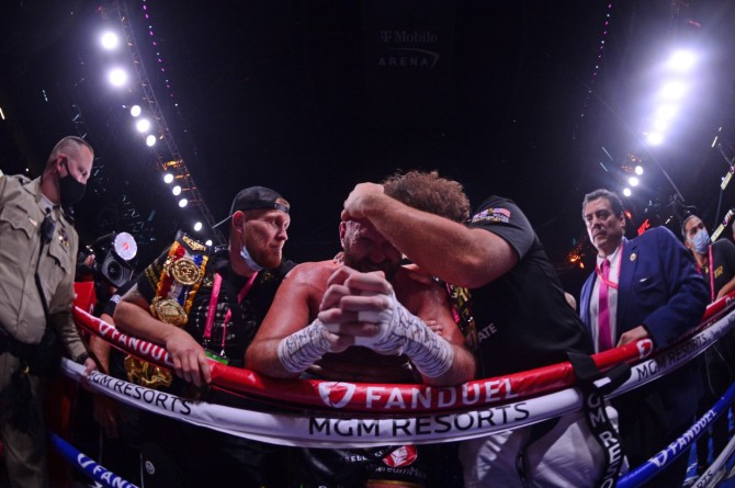 Chùm ảnh: Tyson Fury bảo vệ thành công đai WBC sau chiến thắng bằng KO mãn nhãn trước Deontay Wilder - Ảnh 13.