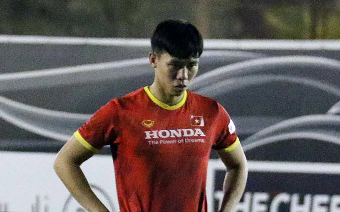 Quế Ngọc Hải chấn thương trong buổi tập đầu tiên tại Oman