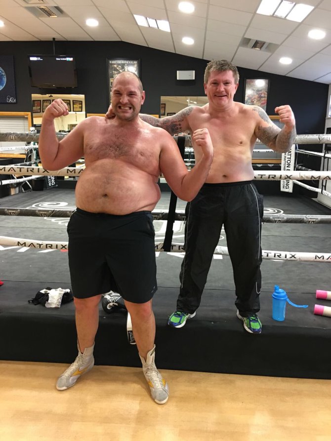 Tyson Fury và hành trình lột xác ngoạn mục từ bệnh nhân trầm cảm nặng 180kg tới tay đấm số 1 thế giới - Ảnh 3.