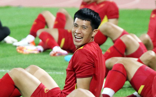 Đình Trọng cười tít mắt, đội tuyển Việt Nam thoải mái tâm lý trước trận đấu gặp tuyển Oman