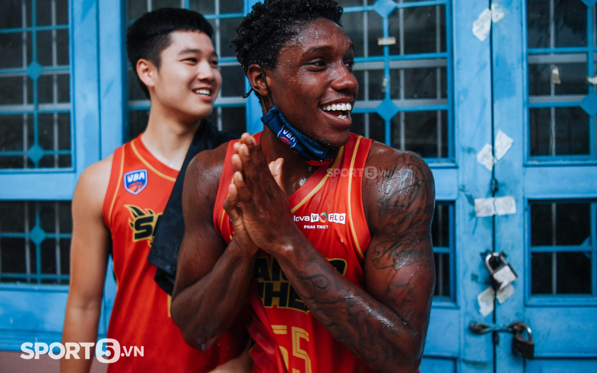 Clip: Toàn cảnh màn ăn mừng "ướt át" của Saigon Heat trong ngày DaQuan Bracey ghi 51 điểm tại VBA