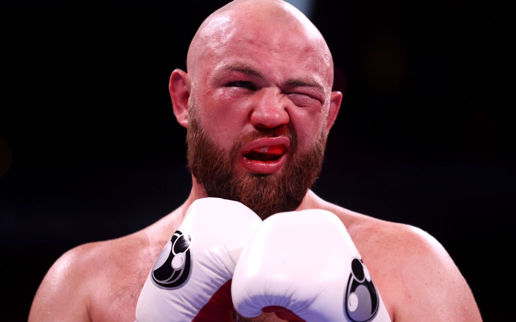 Ứng viên hạng nặng Adam Kownacki không được xì mũi sau khi bị đấm nứt sọ trong sự kiện Fury vs Wilder 3