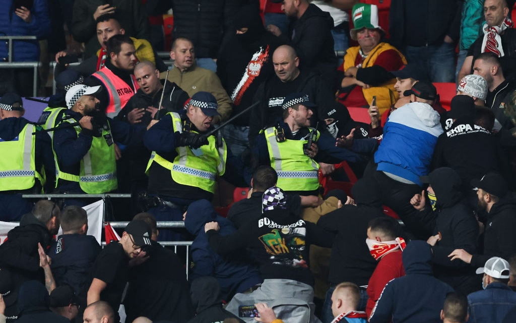 Gây rối tại Wembley, hàng loạt CĐV Hungary nhận án phạt cực nặng