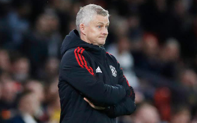 Sir Alex đích thân ra sân tập bảo vệ Ole Solskjaer