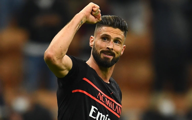 Giroud sắm vai người hùng giúp AC Milan lên đỉnh bảng xếp hạng Serie A