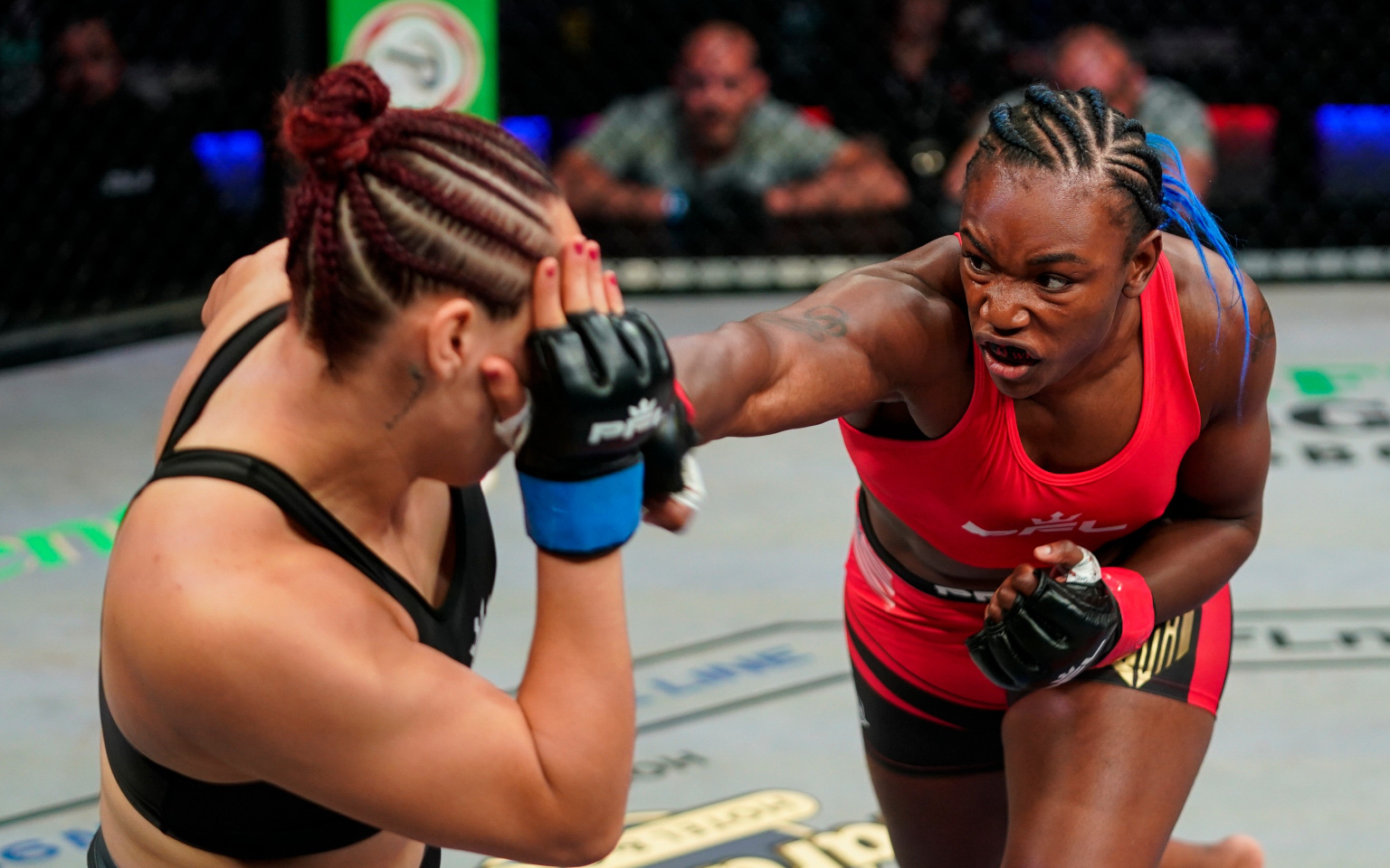 Nữ tay đấm số 1 thế giới Claressa Shields nhận thất bại chuyên nghiệp đầu tiên trong sự nghiệp