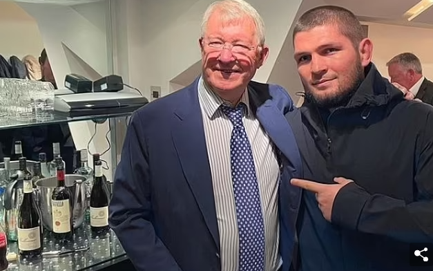 Huyền thoại Khabib từ chối lời mời rượu của Sir Alex vì sợ sẽ đấm mọi người xung quanh