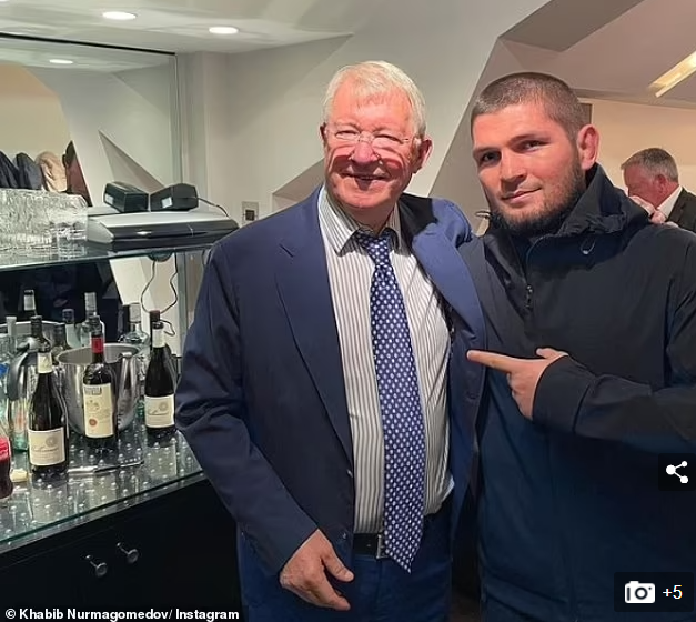 Huyền thoại Khabib từ chối lời mời rượu của Sir Alex vì sợ sẽ đấm mọi người xung quanh - Ảnh 2.