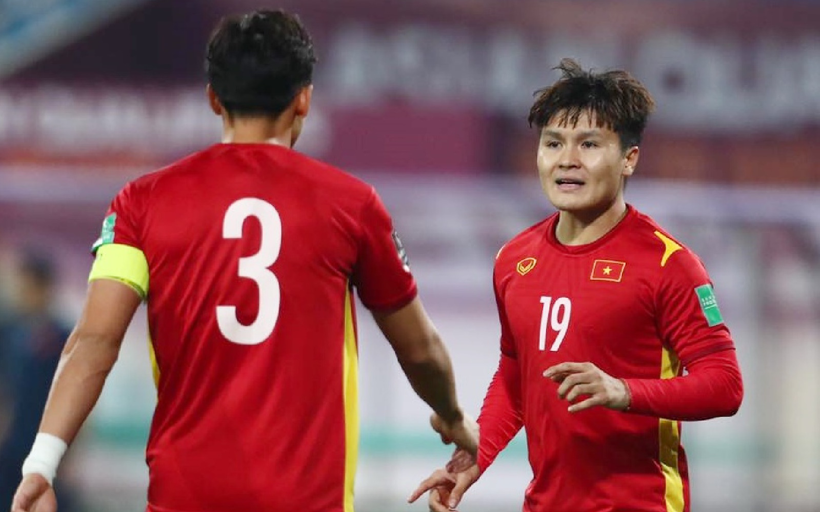 Quế Ngọc Hải bị vượt qua dễ dàng, Quang Hải hò hét cực gắt